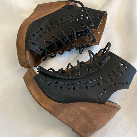 MUSSE & CLOUD BLACK LEATHER WEDGE SANDALS.  NEW - Picture 6 of 11